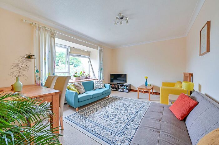 1 Bedroom Flat For Sale In Rowan Close, Ealing, London, W5