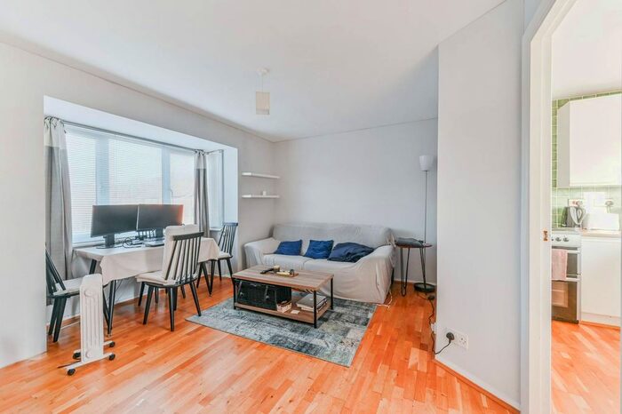 1 Bedroom Flat To Rent In Lind Road, Sutton, SM1