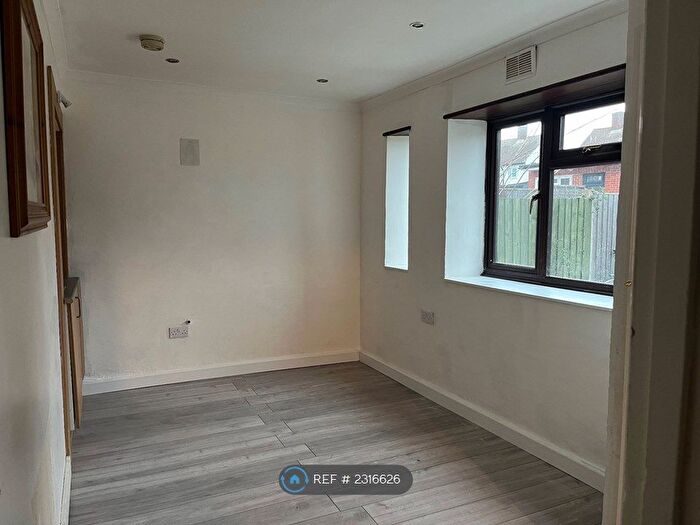 Studio To Rent In Burrow Road, Chigwell, IG7
