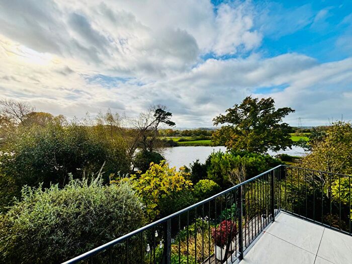 2 Bedroom Flat To Rent In Countess Wear Road, Exeter, EX2