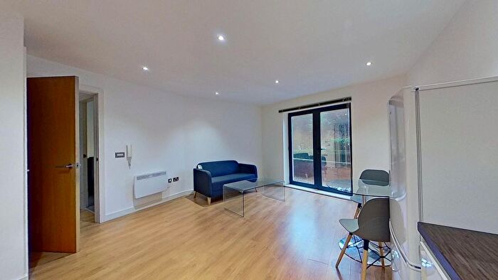 1 Bedroom Flat To Rent In Gotts Road, Leeds, LS12