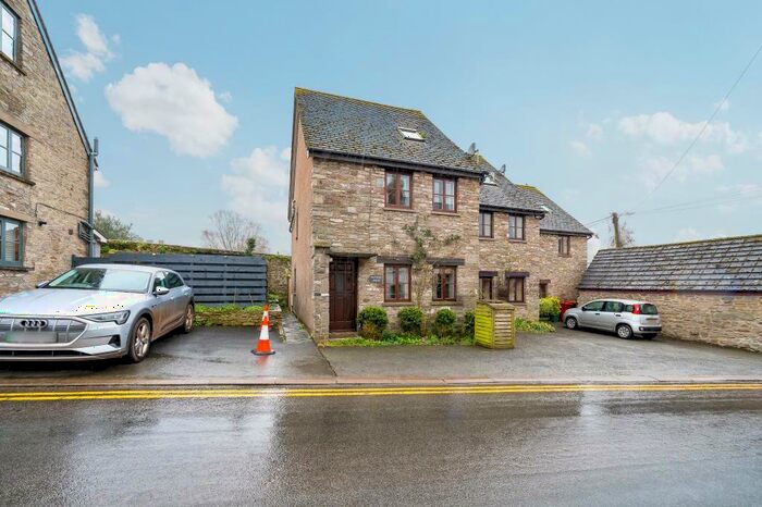 3 Bedroom Town House To Rent In Heol-Y-Dwr, Hay-on-Wye, Hereford, HR3