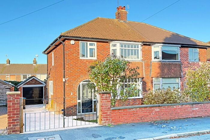 3 Bedroom Semi-Detached House For Sale In Woodlands Close, Harrogate, HG2