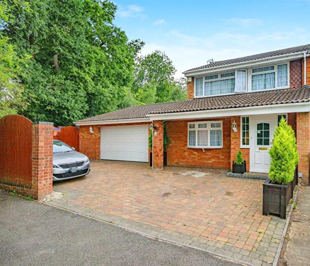 3 Bedroom End Of Terrace House For Sale In Latimer Close, Hemel Hempstead, HP2
