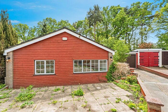 2 Bedroom Bungalow For Sale In Lockwood Close, Farnborough, Hampshire, GU14