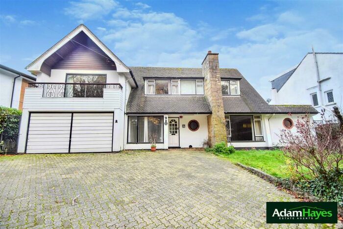 4 Bedroom Detached House To Rent In Hendon Wood Lane, Mill Hill, NW7
