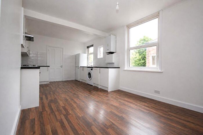 2 Bedroom Apartment To Rent In Edith Road, London, SE25