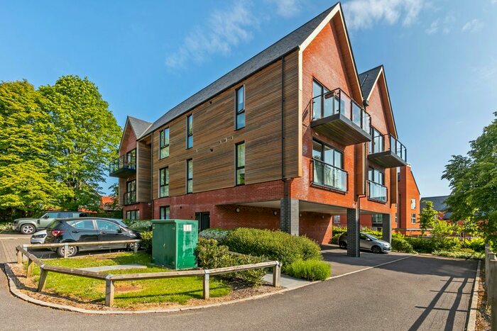 2 Bedroom Flat To Rent In Andover Road, Winchester, SO22