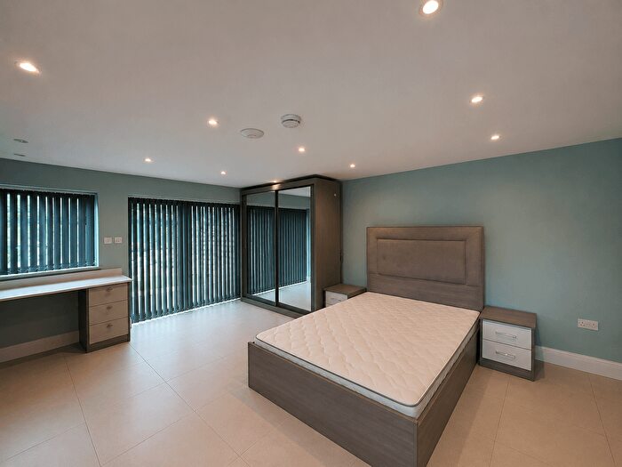 1 Bedroom Flat To Rent In Hollywood Gardens, Hayes, UB4