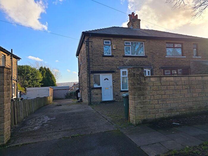 3 Bedroom Semi-Detached House To Rent In St. Leonards Grove, Bradford, BD8