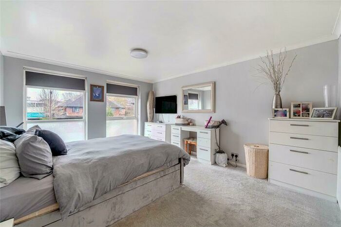 2 Bedroom Apartment To Rent In Horsell, Woking, Surrey, GU21