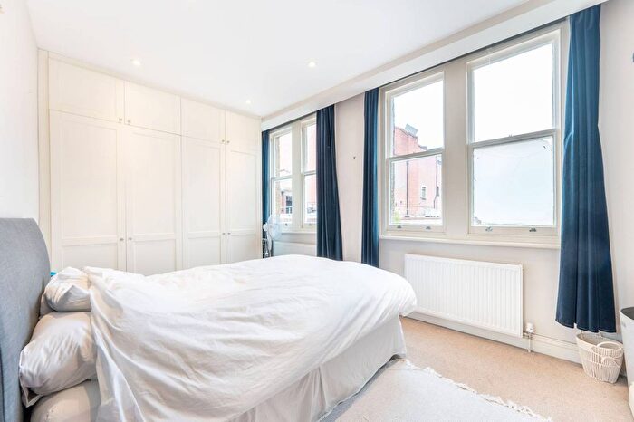 2 Bedroom Flat For Sale In Pennard Road, Shepherd's Bush, London, W12