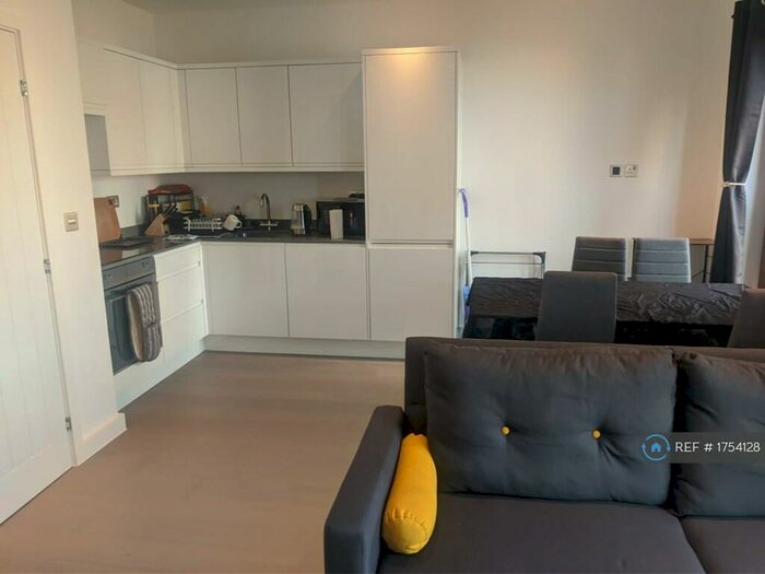 2 Bedroom Flat To Rent In Grosvenor Road, St. Albans, AL1