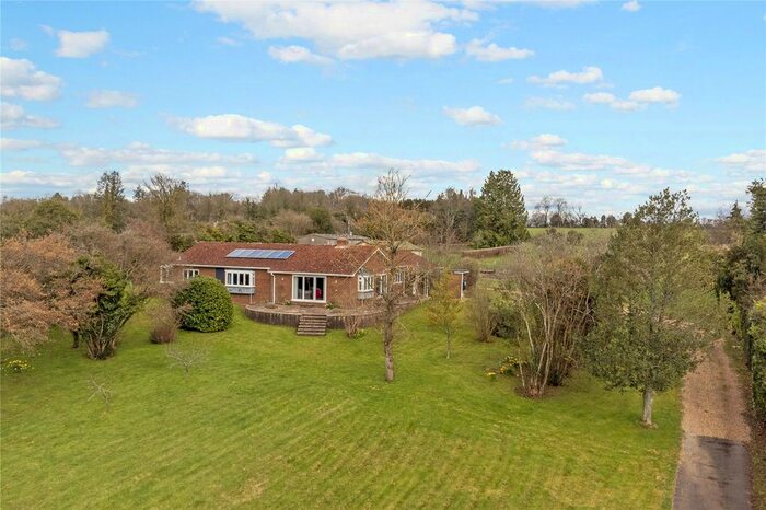 4 Bedroom Bungalow For Sale In Grosvenor Road, Medstead, Alton, Hampshire, GU34