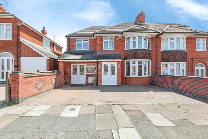 5 Bedroom Semi Detached House For Sale In Byway Road, Leicester, Leicestershire, LE5