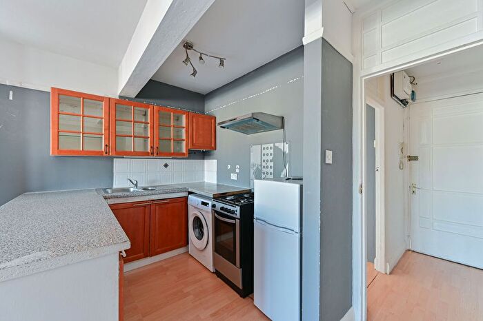 1 Bedroom Flat To Rent In Streatham High Road, Streatham Hill, London, SW16