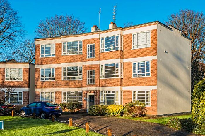 2 Bedroom Flat To Rent In Old House Gardens, East Twickenham, TW1