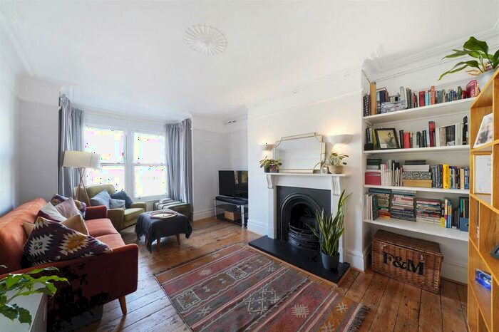 2 Bedroom Apartment To Rent In Peckham Road, London, SE5