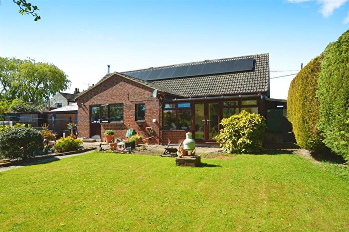 4 Bedroom Bungalow For Sale In High Street, East Butterwick, DN17