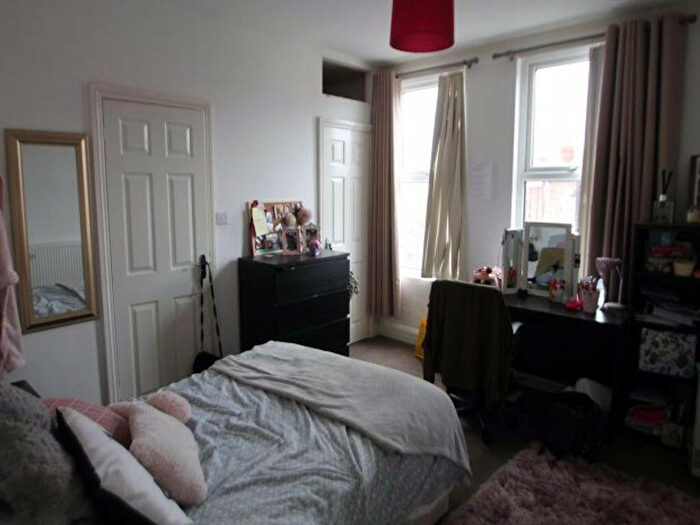 5 Bedroom House To Rent In Queens Road, Leeds, LS6