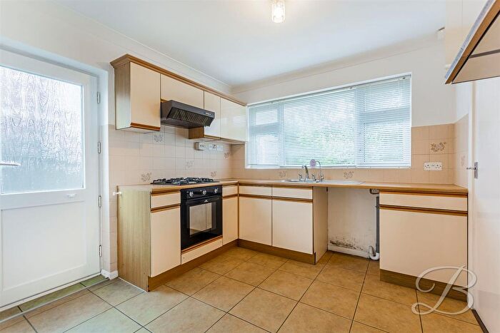 2 Bedroom Detached Bungalow To Rent In Sherwood Avenue, Edwinstowe, Mansfield, NG21
