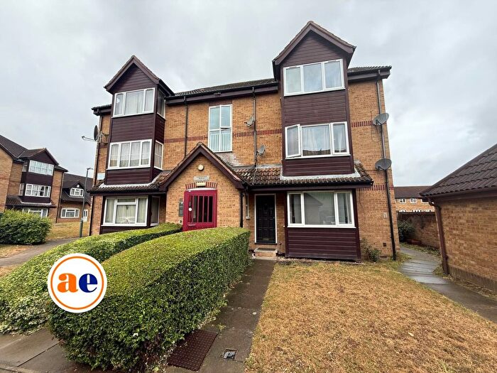 Studio For Sale In Frobisher Road, Erith, DA8