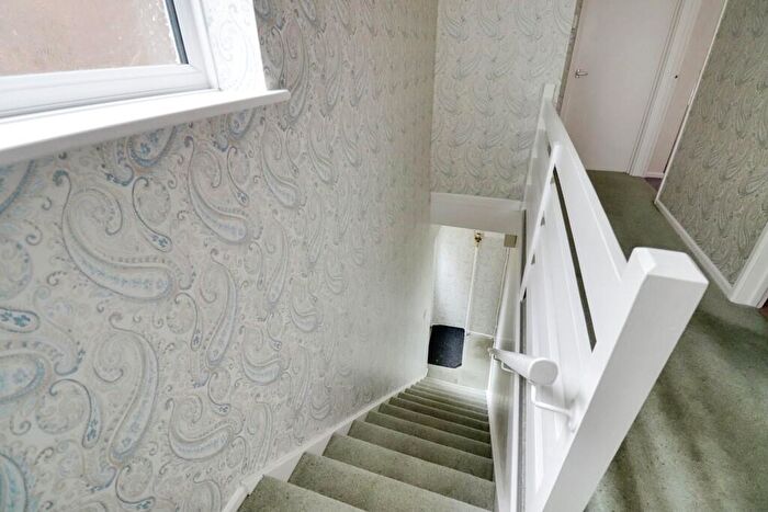 2 Bedroom Flat For Sale In Hall Farm Road, South Benfleet, SS7