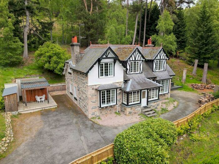 3 Bedroom Detached House For Sale In West Terrace, Kingussie, PH21