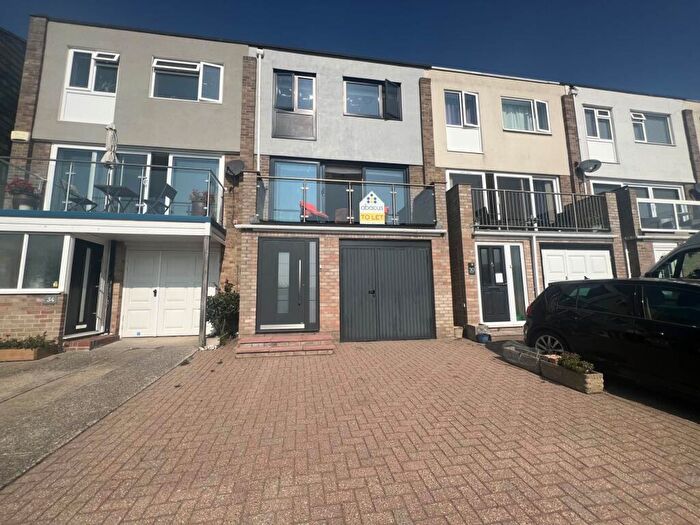 4 Bedroom Semi-Detached House To Rent In Kingsway, Selsey, PO20