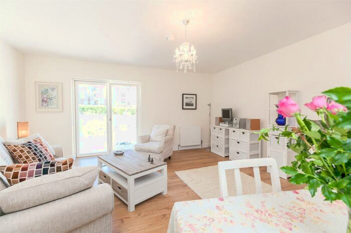 2 Bedroom Flat To Rent In Station Hill, North Berwick, EH39