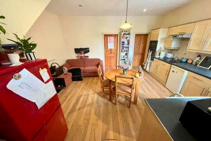 2 Bedroom Flat To Rent In Barlow Moor Road, Manchester, M21