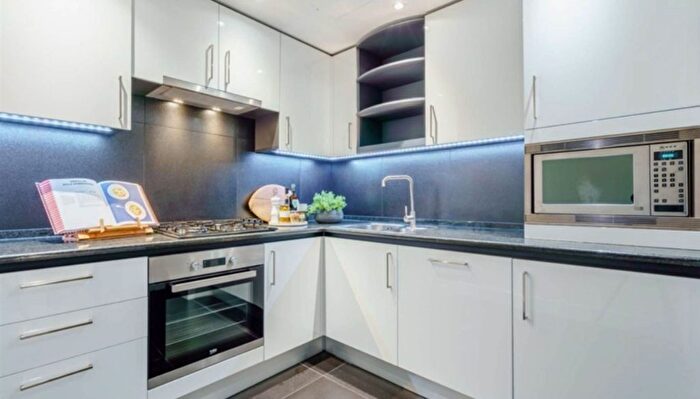 1 Bedroom Flat To Rent In Westferry Circus, London, E14