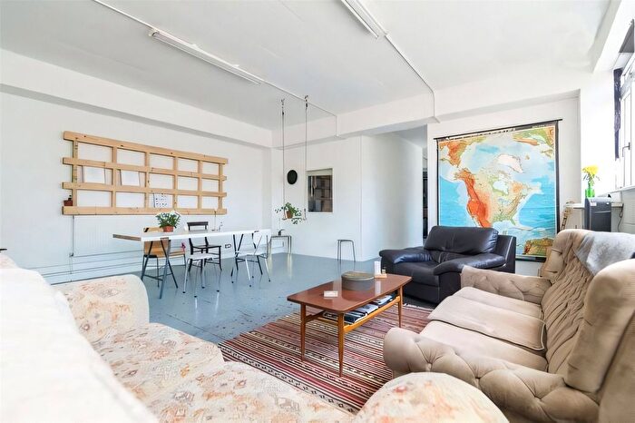 3 Bedroom Flat To Rent In Greenfield Road, London, E1