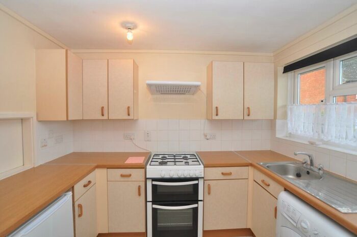 1 Bedroom Flat To Rent In Kennedy Court, Whinbush Road, Hitchin, SG5