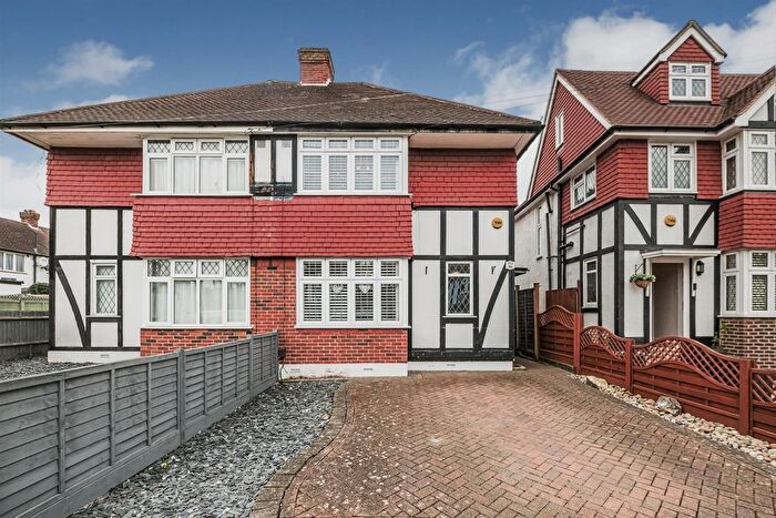 3 Bedroom Semi Detached House For Sale In Kingsbridge Road, Morden, SM4