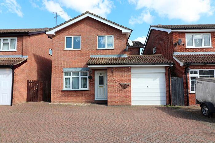 4 Bedroom Detached House To Rent In Arbour Close, Luton, Bedfordshire, LU3