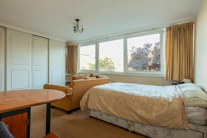 Studio To Rent In Kersfield House, Putney, London, SW15