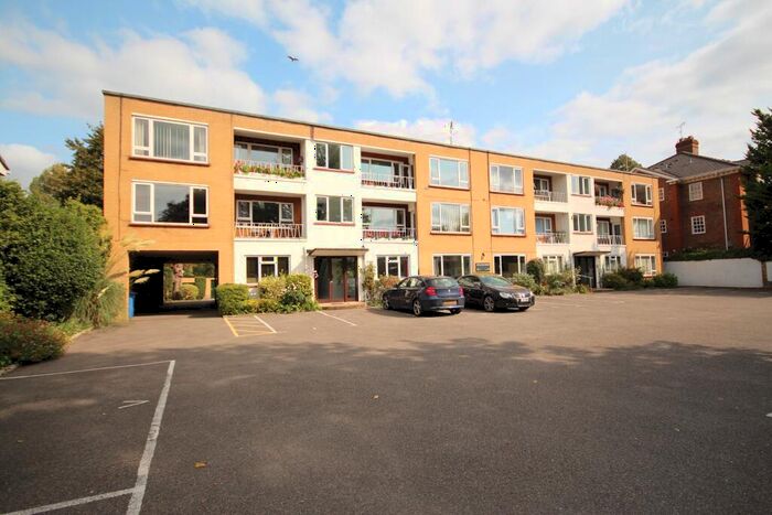 2 Bedroom Apartment To Rent In Ray Park Avenue, Maidenhead, SL6