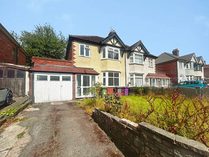3 Bedroom Semi Detached House For Sale In Cannock Road, Wolverhampton, West Midlands, WV10
