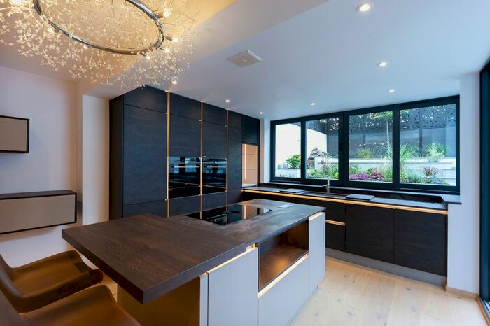 3 Bedroom Flat To Rent In Holland Park Avenue, London, W11