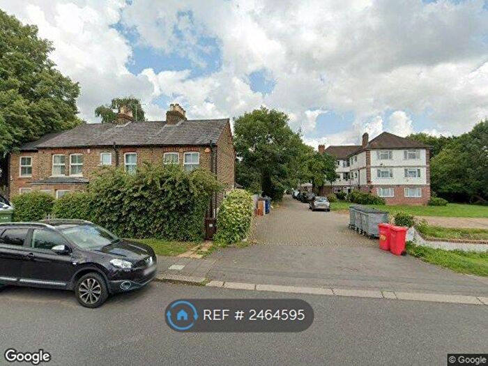 2 Bedroom Flat To Rent In Northcote, Pinner, HA5