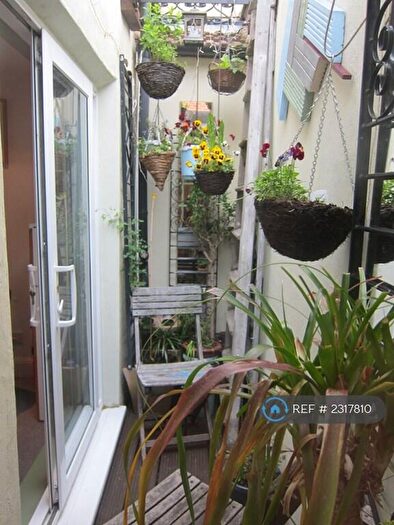 2 Bedroom Semi Detached House To Rent In Fairland Road, Stratford, E15