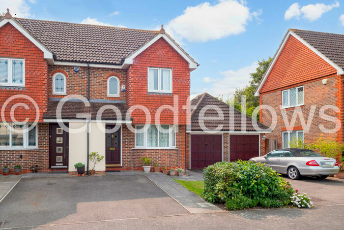 2 Bedroom End Of Terrace House To Rent In Shearwater Road, Cheam, Sutton, SM1