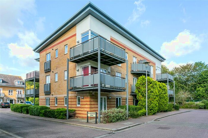 2 Bedroom Flat To Rent In Monet House, Cassio Place, Watford, Hertfordshire, WD18