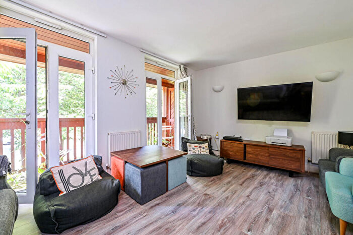 4 Bedroom End Of Terrace House For Sale In Henderson Avenue, Guildford, GU2