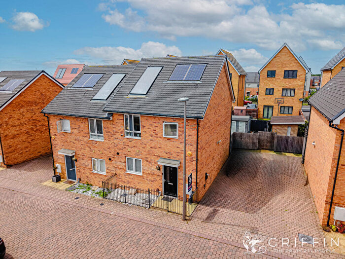 3 Bedroom Semi-Detached House For Sale In Barnmead Meadow, Grays, RM16