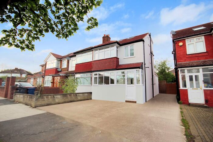 4 Bedroom End Of Terrace House To Rent In Bilton Road, Perivale, Middlesex, UB6