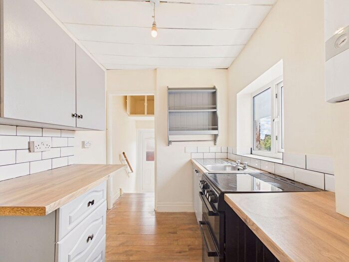 3 Bedroom Flat For Sale In Caris Street, Gateshead, NE8