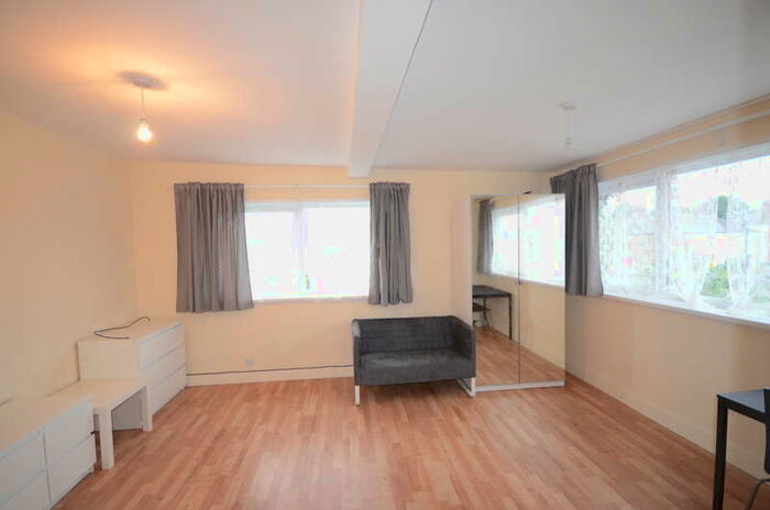 Flat To Rent In Station Parade, SL6