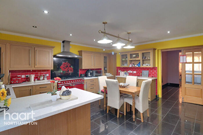 4 Bedroom Semi-Detached House To Rent In Greening Road, Kettering, NN14